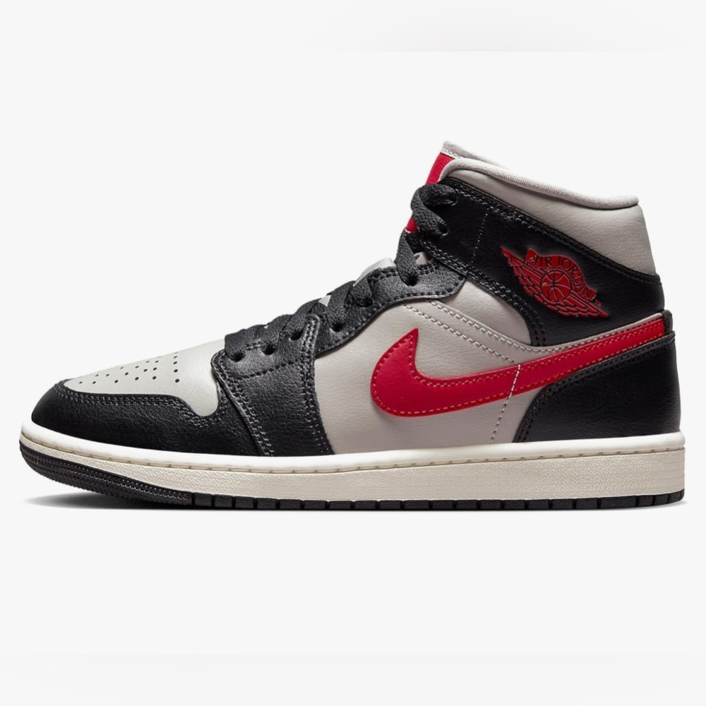 Air Jordan 1 Mid (women’s size 7)